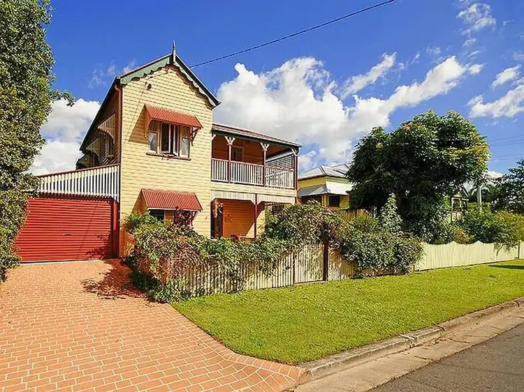 8 ASHFORD STREET, Shorncliffe QLD 4017