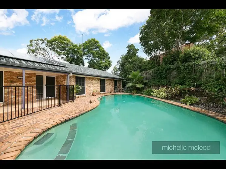 4 Bynoe Close, Chapel Hill QLD 4069