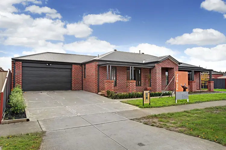 4 ALMOND AVENUE, Wallan VIC 3756