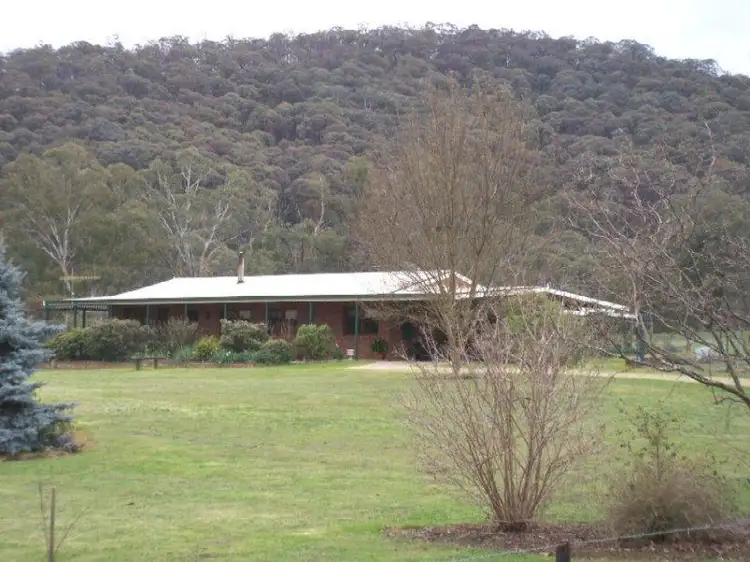 53 One Mile Creek Rd, Porepunkah VIC 3740