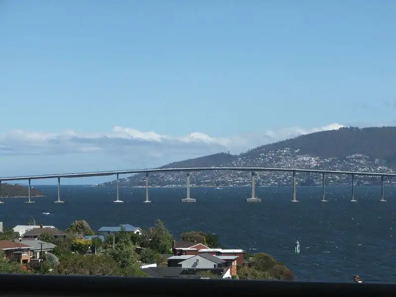 Main view of Homely villa listing, 3/168 Derwent Avenue, Lindisfarne TAS 7015