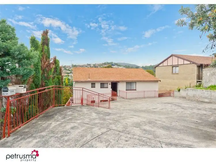 2/16 Wallace Avenue, Lenah Valley TAS 7008