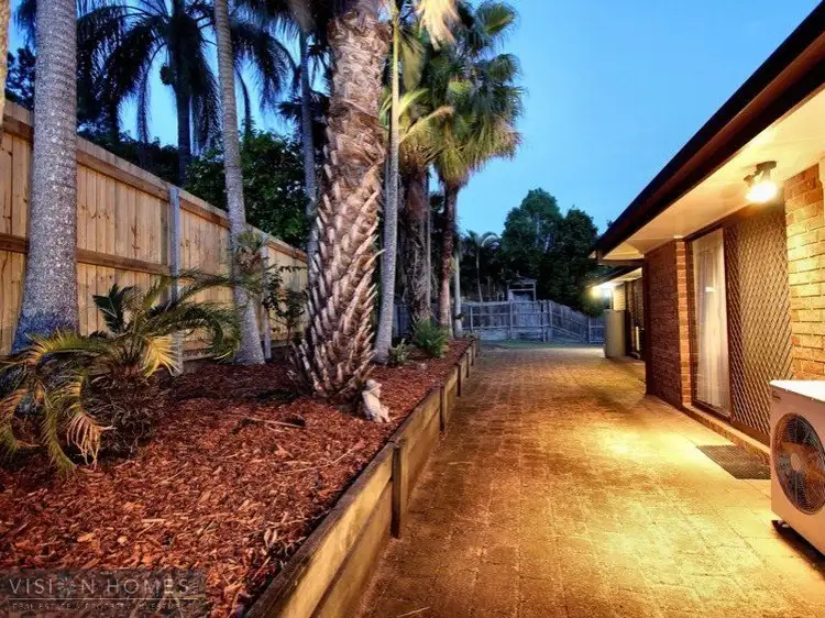 4 Renfrew Street, Hillcrest QLD 4118