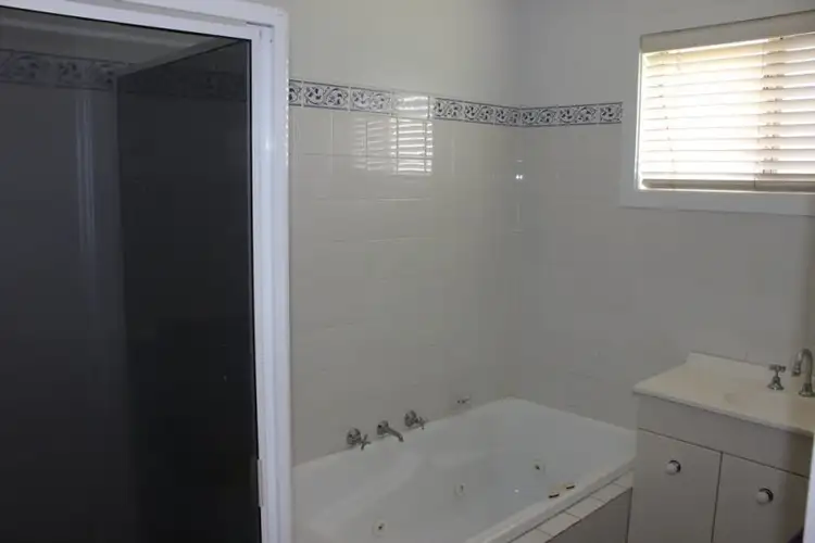 Sixth view of Homely house listing, 25 Undurra Drive, Glenfield Park NSW 2650