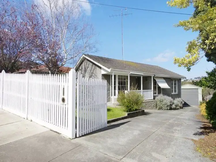 33 Craigie Road, Newtown VIC 3220
