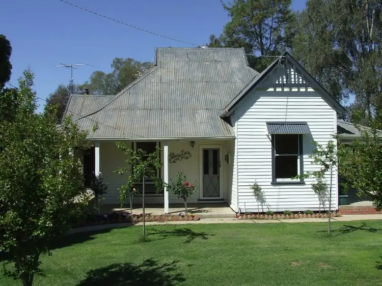 6 Church Street, Whorouly VIC 3735