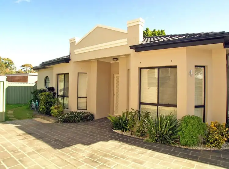 4/15 Larkhill Avenue, Riverwood NSW 2210