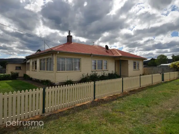 11 Charles Street, Triabunna TAS 7190