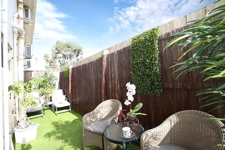 3/4 Irvine Cres, Brunswick West VIC 3055