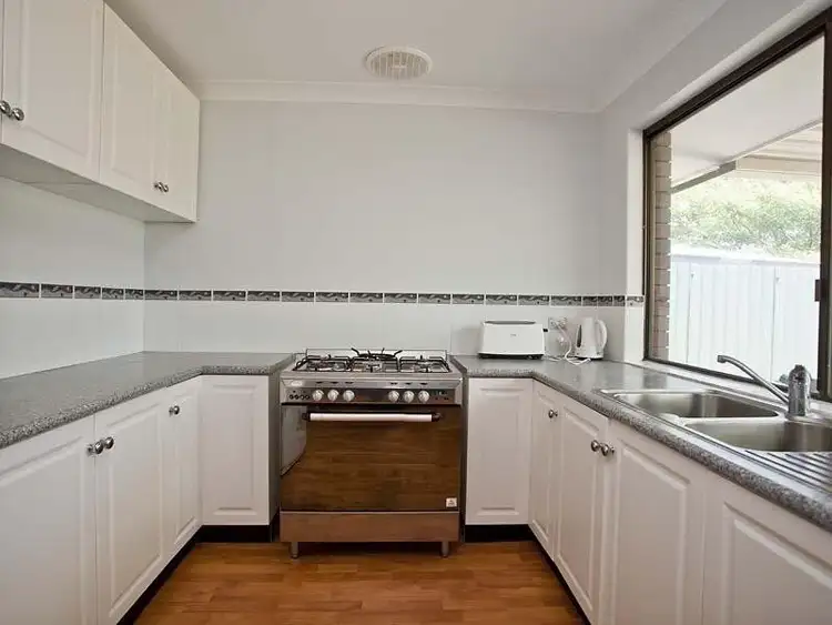 15 Sturt Close, Gosnells WA 6110