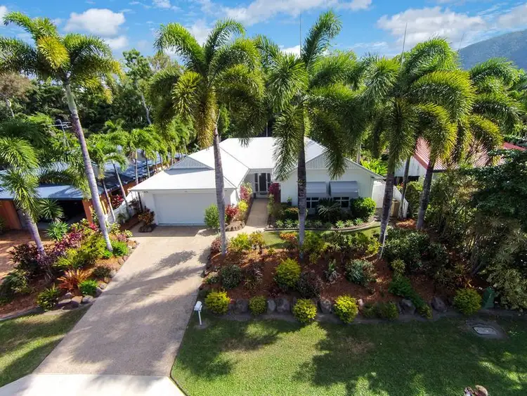 33 Yule Avenue, Clifton Beach QLD 4879