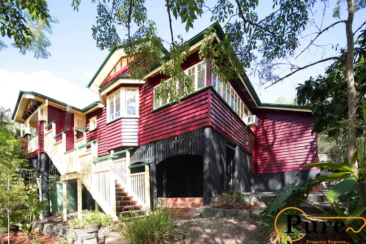 16 Bredden Street, Chapel Hill QLD 4069
