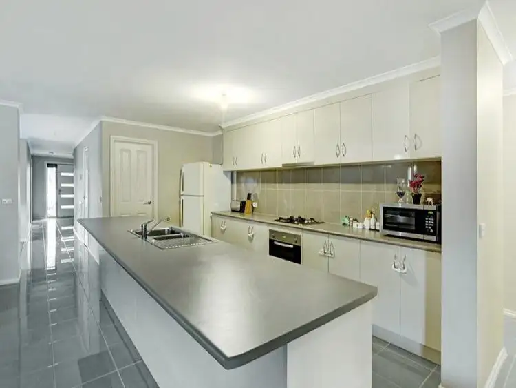 5 CHOCOLATE LILY COURT, Wallan VIC 3756