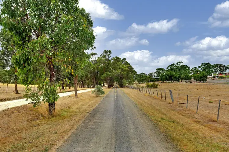 7 HUNTS ROAD, Kilmore VIC 3764