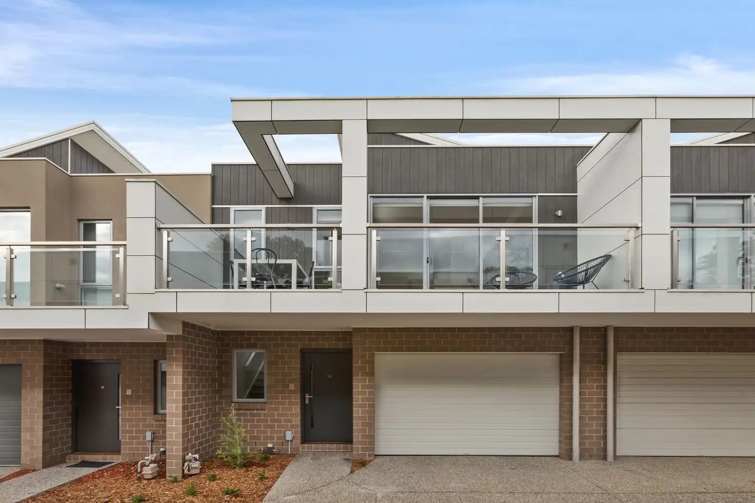 Main view of Homely townhouse listing, 10 Erinvale Close, Mooroolbark VIC 3138