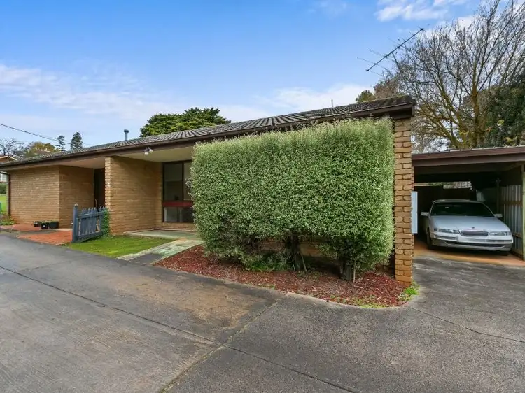 Second view of Homely unit listing, 2/7 Lindman Street, Drouin VIC 3818