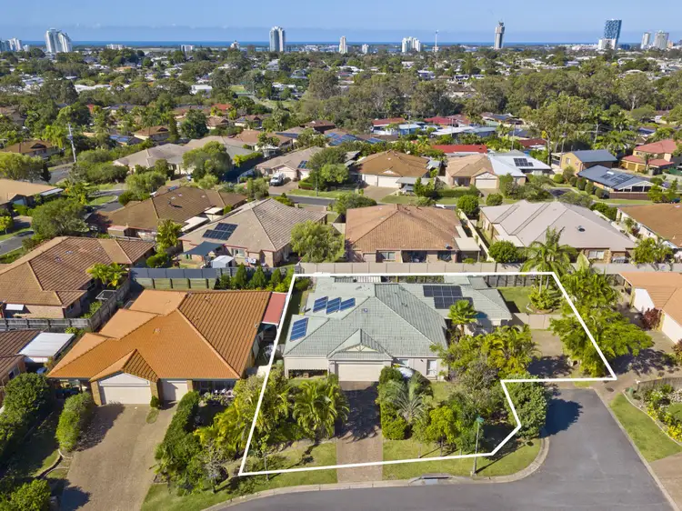2/6 Souzys Court, Labrador QLD 4215