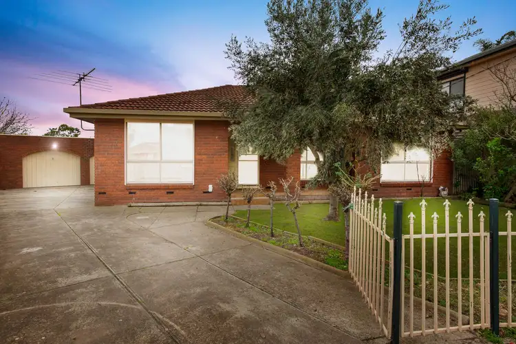6 Edale Close, Kings Park VIC 3021