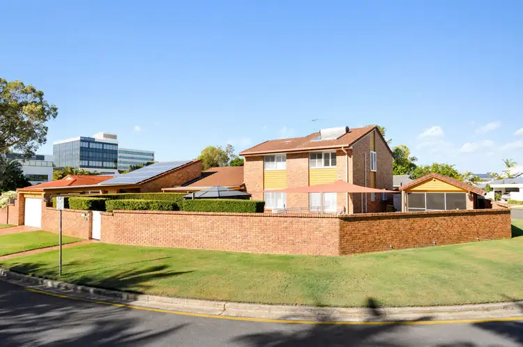 7 Mercedes Place, Bundall QLD 4217