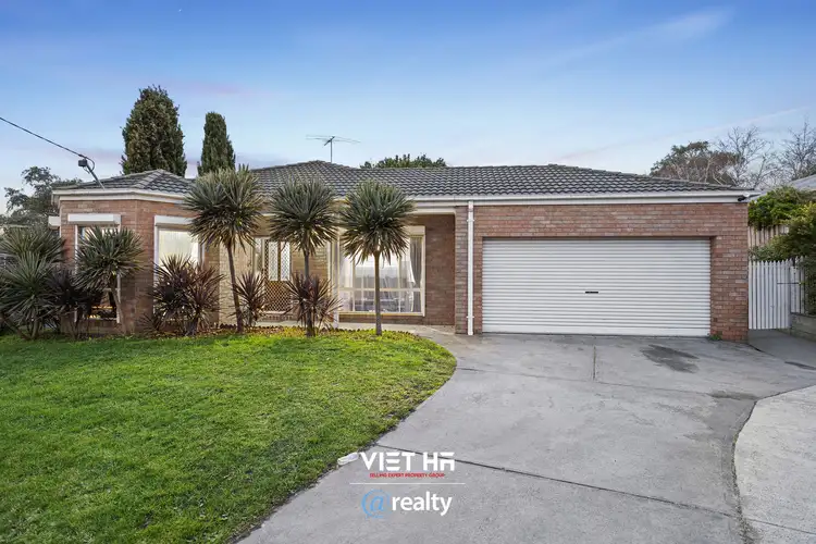 34 Eagle Drive, Pakenham VIC 3810