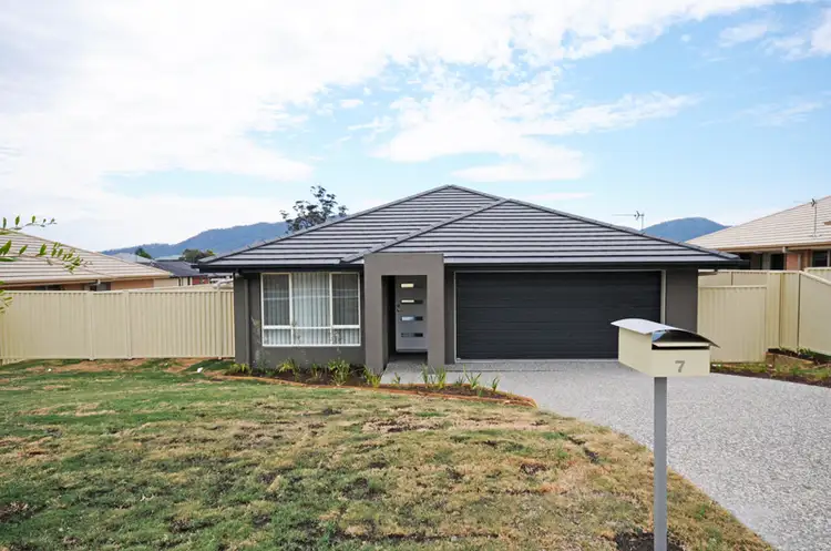 7 Farley Pde, Gloucester NSW 2422