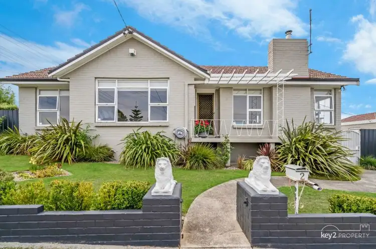2 Paringa Avenue, Newnham TAS 7248