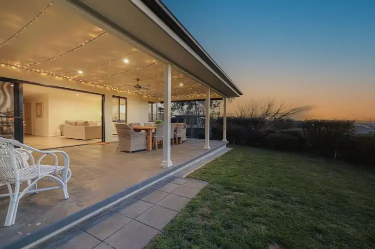 12 Knight Pl, Llanarth NSW 2795