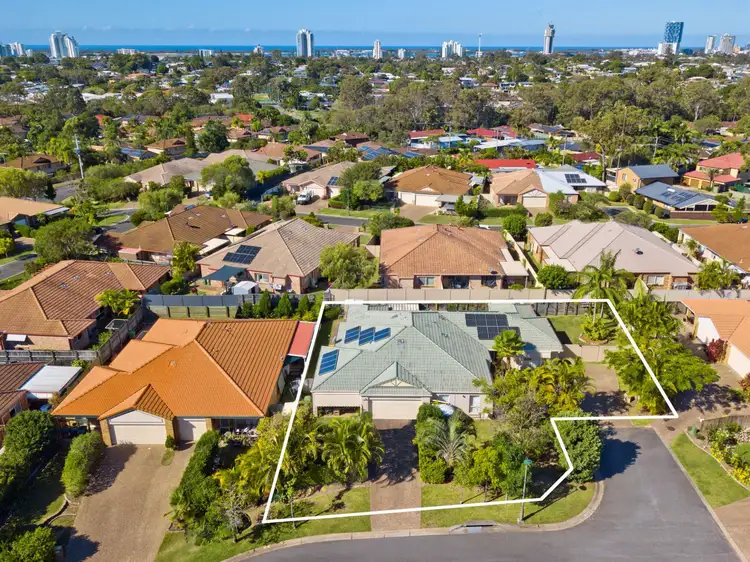 1/6 Souzys Court, Labrador QLD 4215