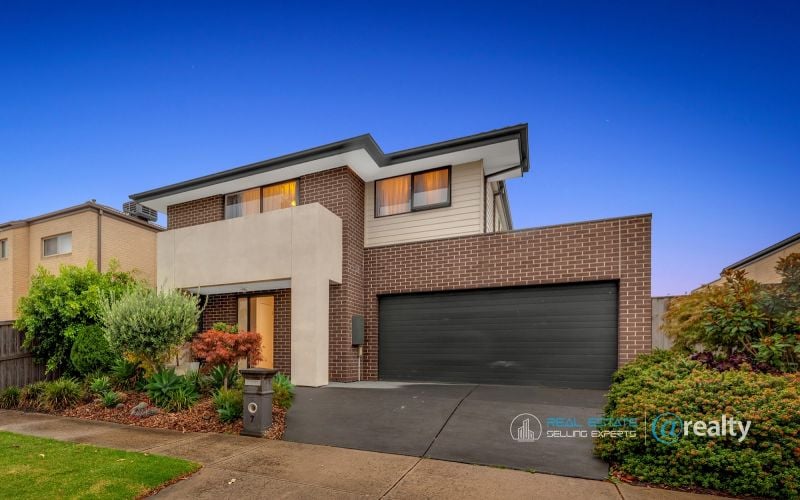 7 Springleaf Avenue, Clyde North VIC 3978