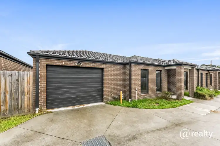 2/13 Anderson Street, Pakenham VIC 3810