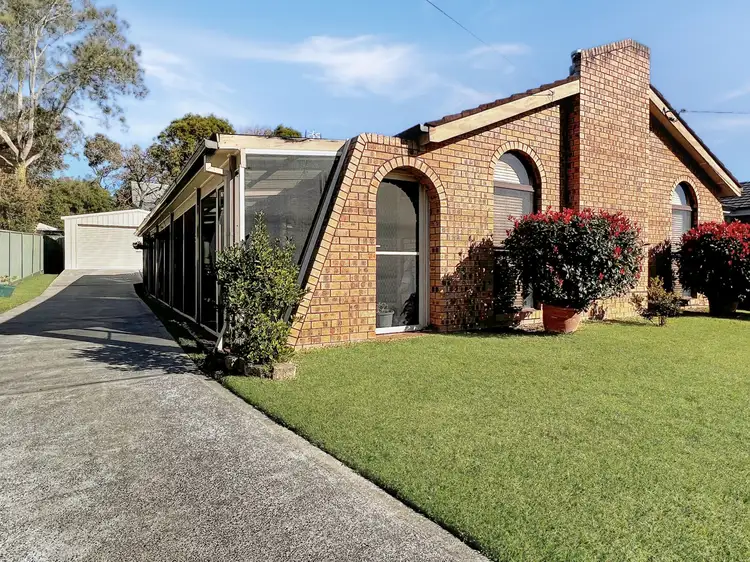 9 Warrina Avenue, Summerland Point NSW 2259
