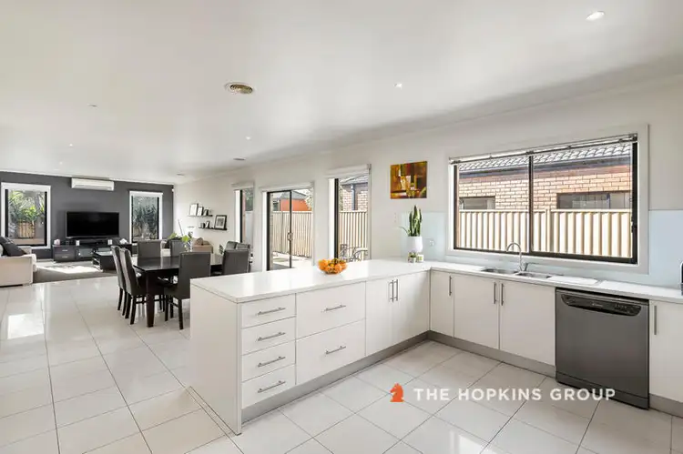 19 Alexandra Gardens, Caroline Springs VIC 3023