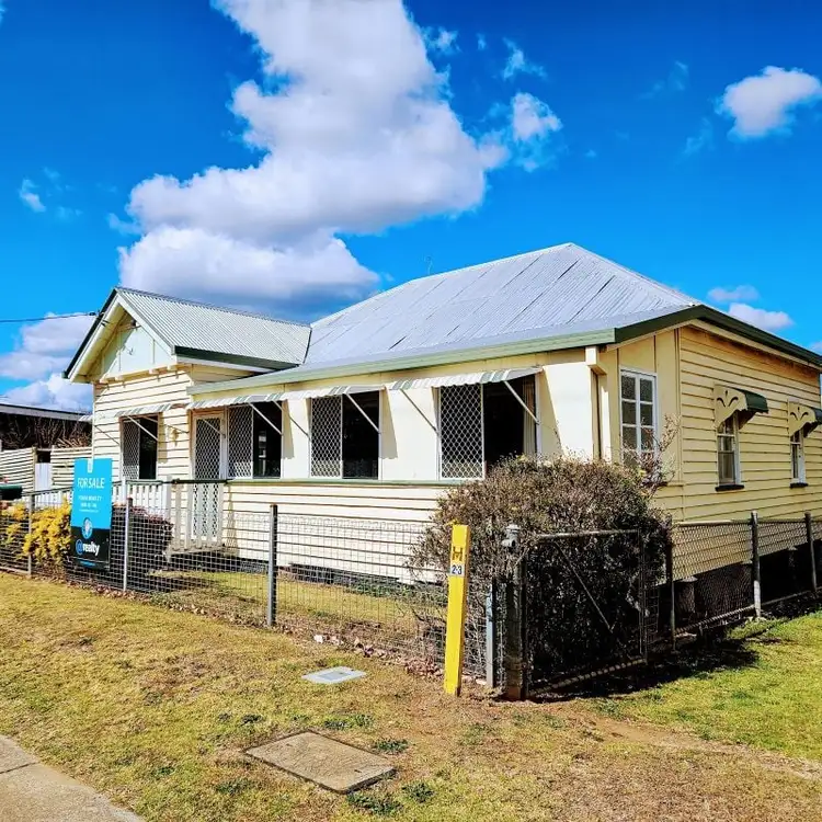 21 Curnow Street, Crows Nest QLD 4355