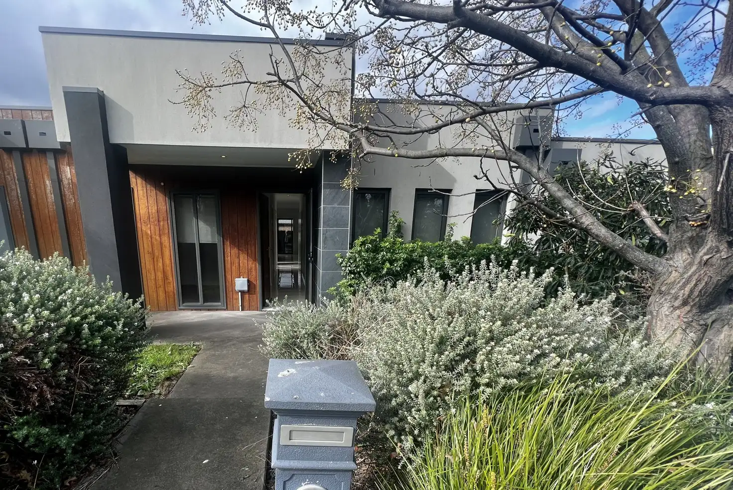 Main view of Homely townhouse listing, 8 Grandvue Boulevard, Pakenham VIC 3810