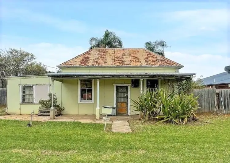 2 Parkes Street