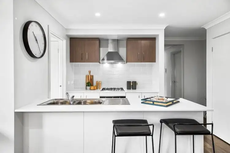 Fifth view of Homely house listing, 10 Darwinia Way, Cobblebank VIC 3338
