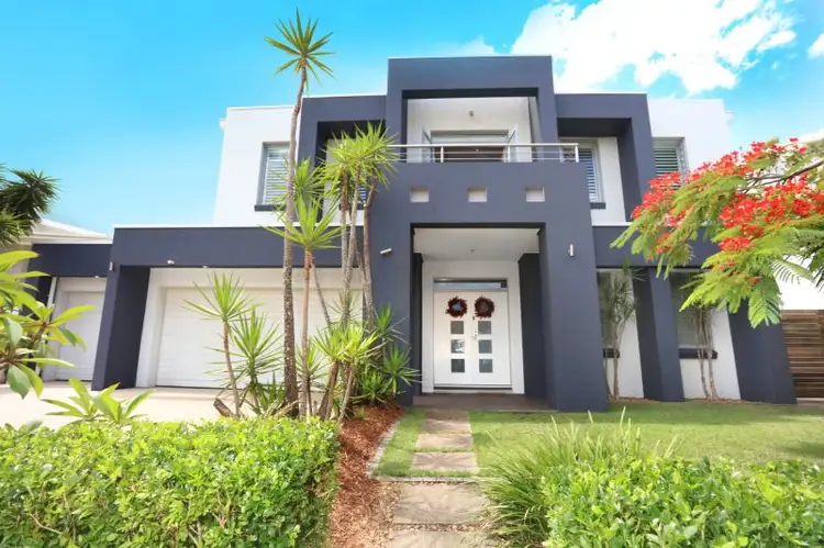 7018 Vista Drive, Benowa QLD 4217
