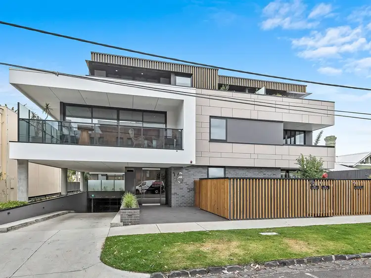 102/18 Railway Cr, Hampton VIC 3188