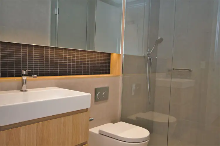 Fifth view of Homely apartment listing, 102/18 Railway Cr, Hampton VIC 3188