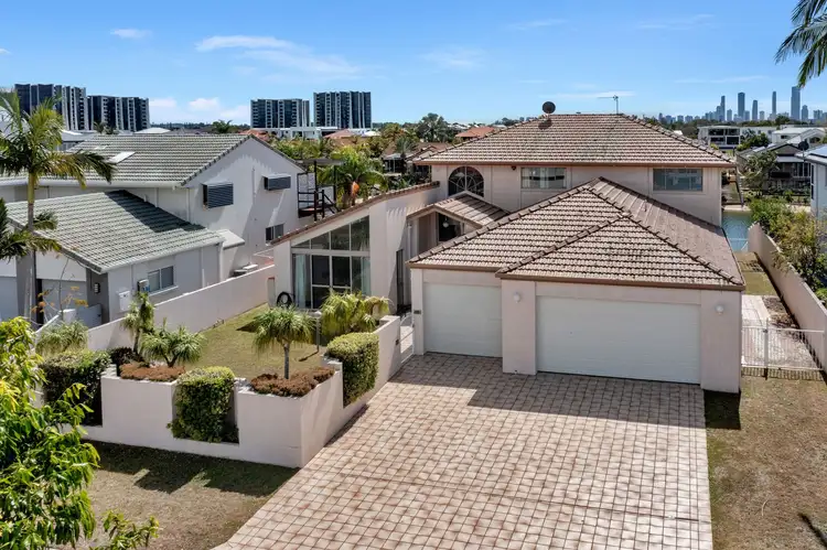 32 Cessnock Close, Mermaid Waters QLD 4218