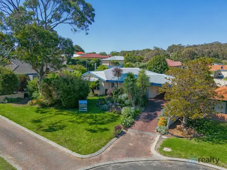 7 Scott Close