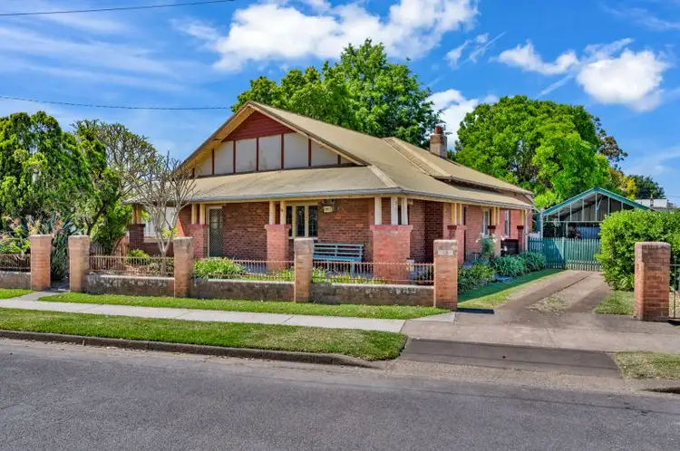 18 The Esplanade, Lorn NSW 2320