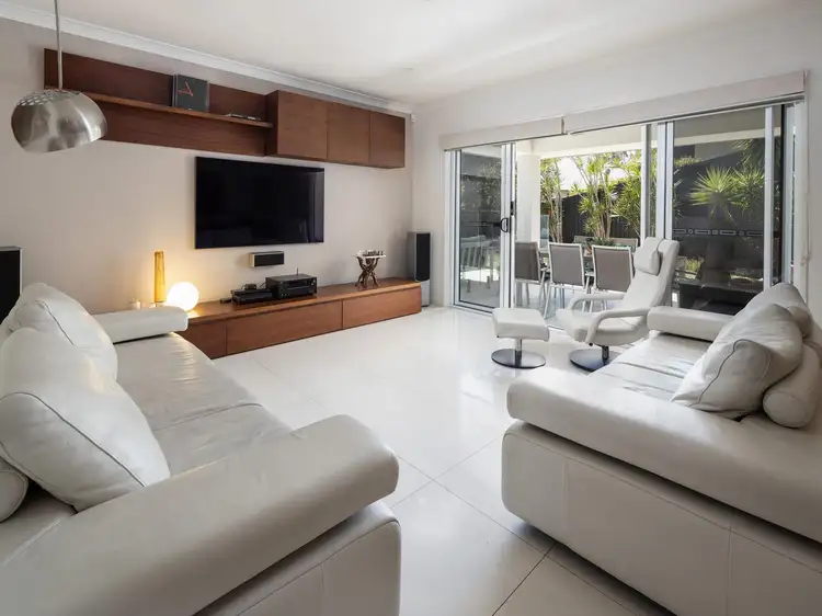 Second view of Homely house listing, 8 Goodenia Crescent, Seventeen Mile Rocks QLD 4073