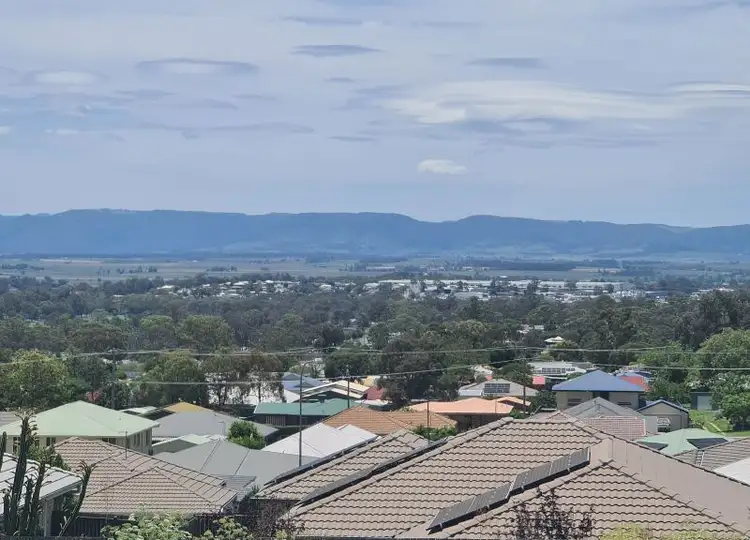 7 Chant Drive, Rosenthal Heights QLD 4370