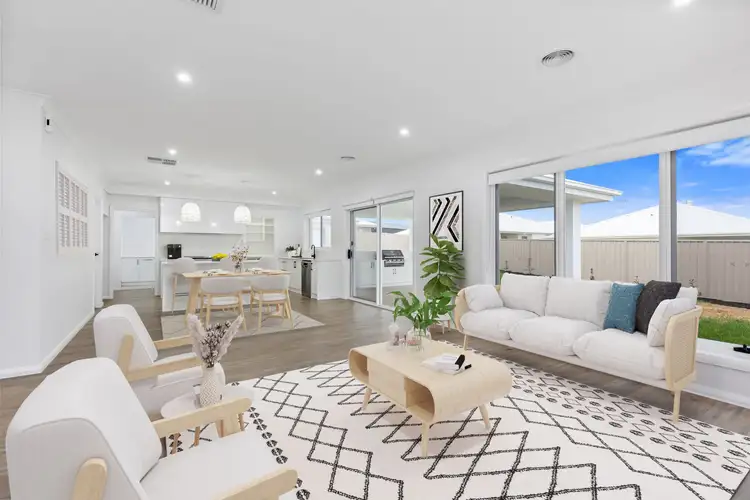 8 Mitta Mitta Place, Gobbagombalin NSW 2650