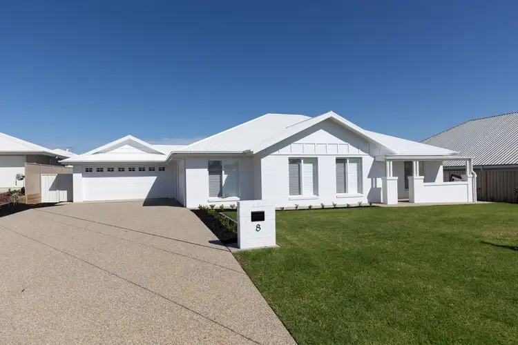 Second view of Homely house listing, 8 Mitta Mitta Place, Gobbagombalin NSW 2650