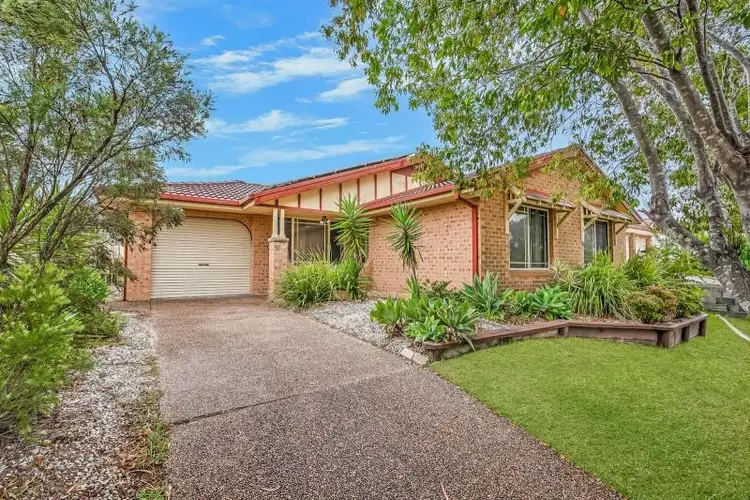 18 Saint Lawrence Avenue, Blue Haven NSW 2262