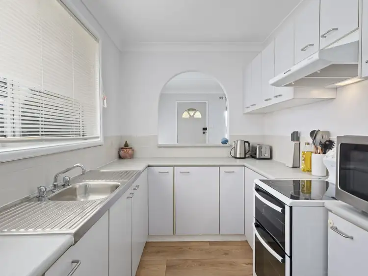 Fourth view of Homely unit listing, 2/6 Darren Avenue, Kanahooka NSW 2530