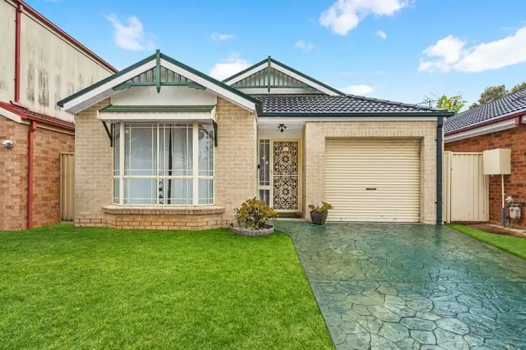 35 Woodlake Court, Wattle Grove NSW 2173