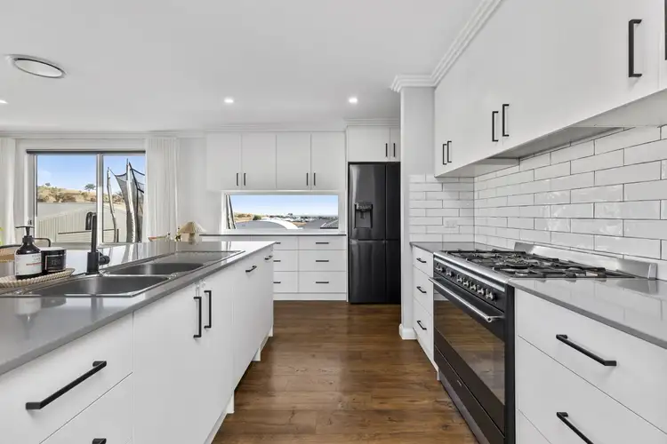 Fifth view of Homely house listing, 18 Bennelong Crescent, Lloyd NSW 2650